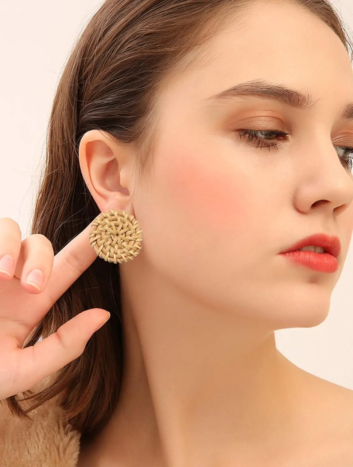 HEIDKRUEGER Rattan Straw Earring Handmade Boho Round Wicker Braid Woven Disc Drop Earring Lightweight Statement Stud Earring for Women Girls