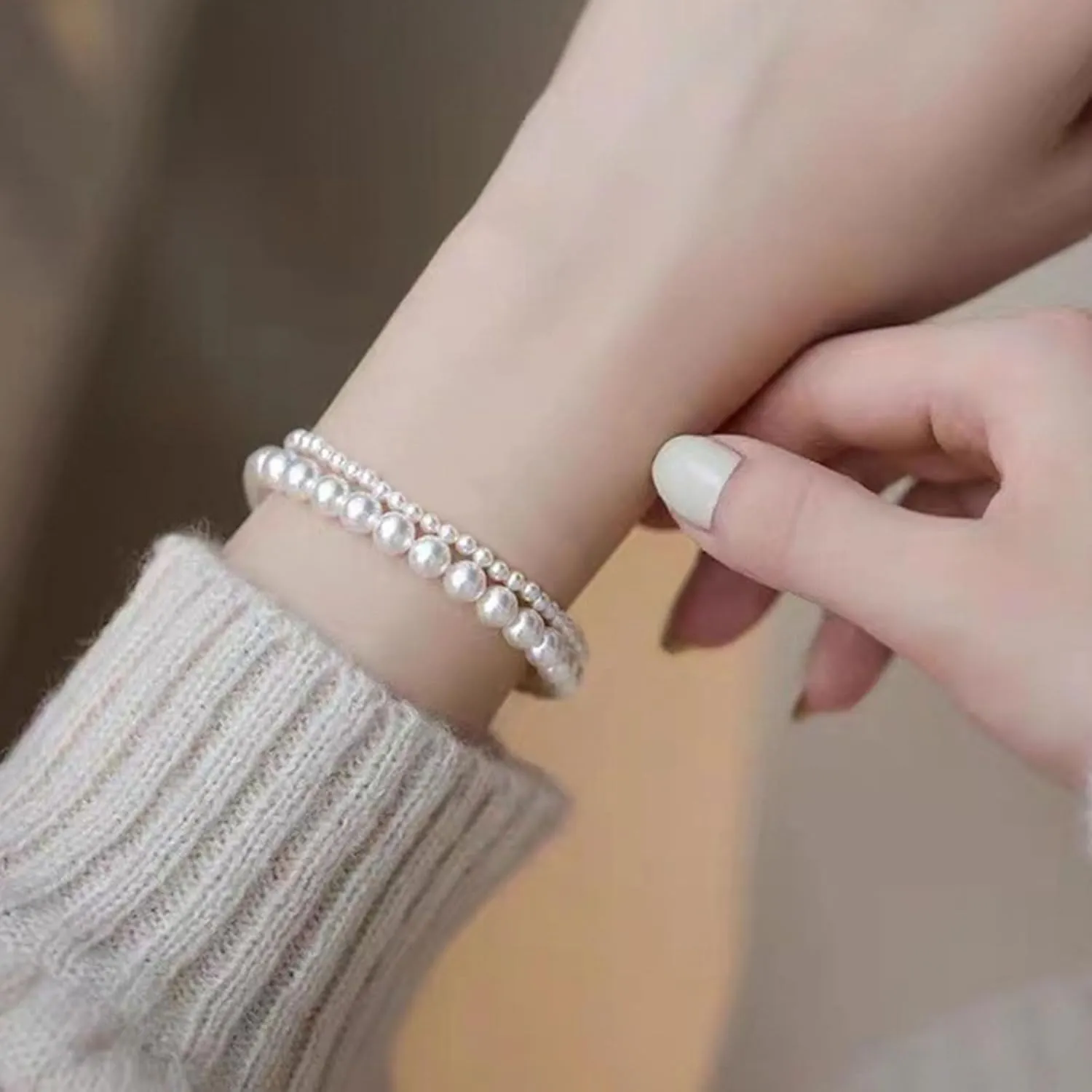 Pearl Bracelet Pearl Bracelets for Women Dainty Gold Charm Bracelet Pearl Hand Chain Bracelet Wedding Jewelry for Brides Bridesmaid Gifts