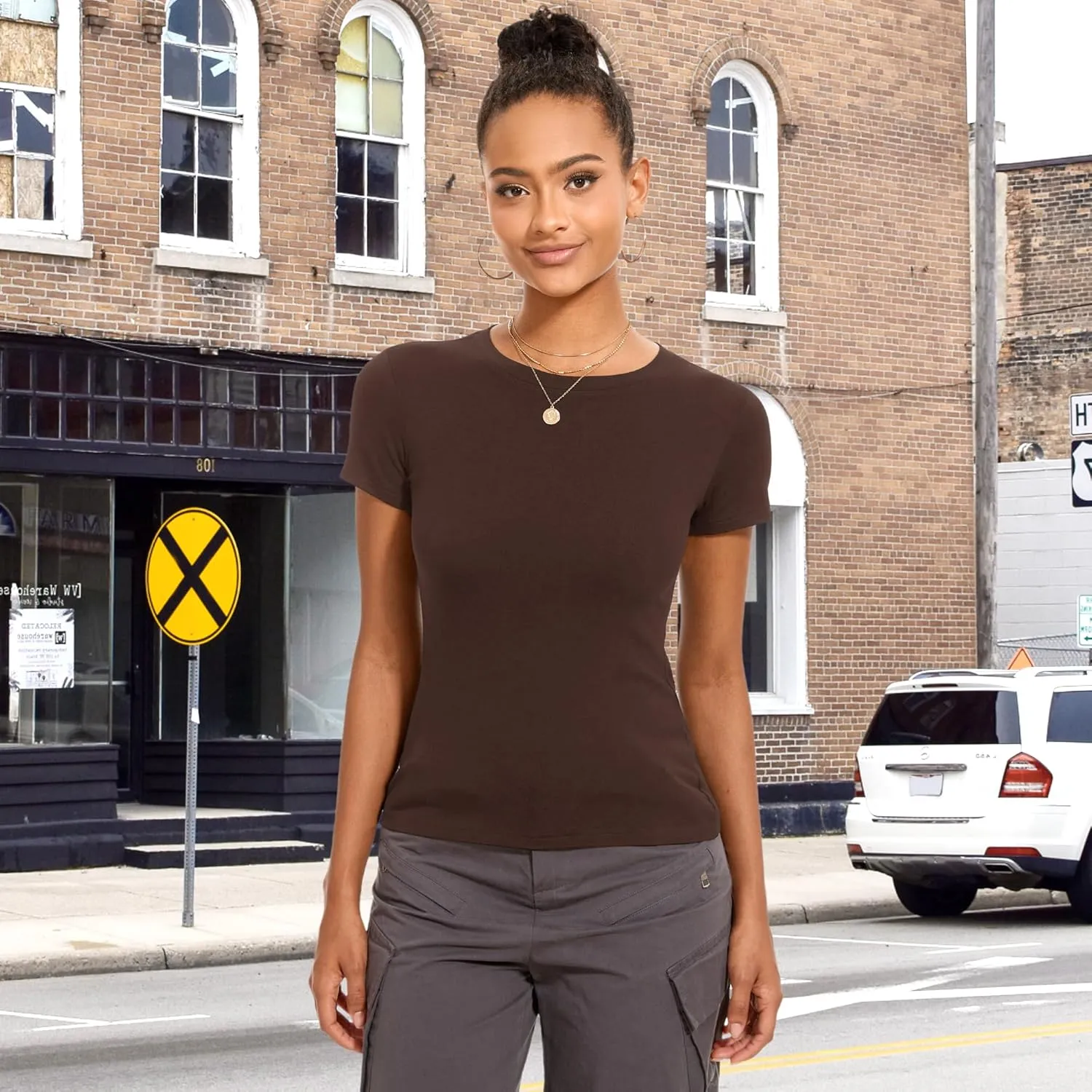 TVKSOM 3 Pack Basic Shirts for Women Short Sleeve Crew Neck Stretchy Fitted Tees Y2k Going Out Tops 2025