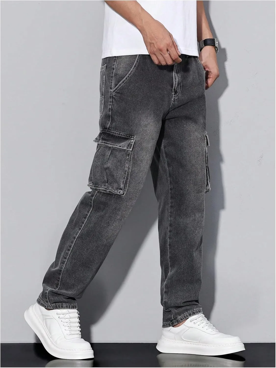 Verdusa Men's Cargo Jeans Relaxed Outfits Straight Leg Denim Pants Vintage Jeans with Pockets