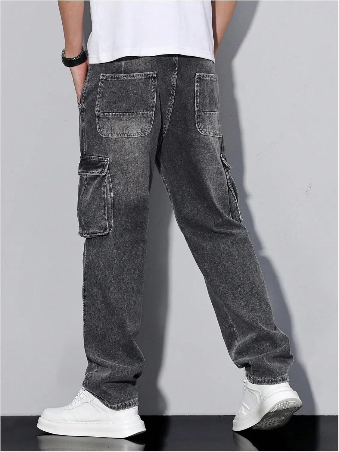 Verdusa Men's Cargo Jeans Relaxed Outfits Straight Leg Denim Pants Vintage Jeans with Pockets