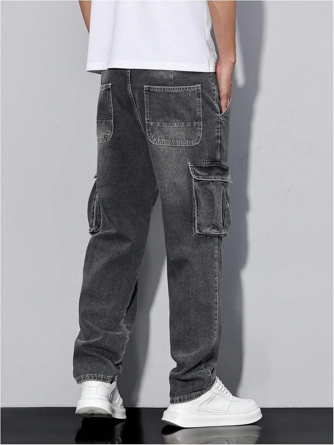 Verdusa Men's Cargo Jeans Relaxed Outfits Straight Leg Denim Pants Vintage Jeans with Pockets