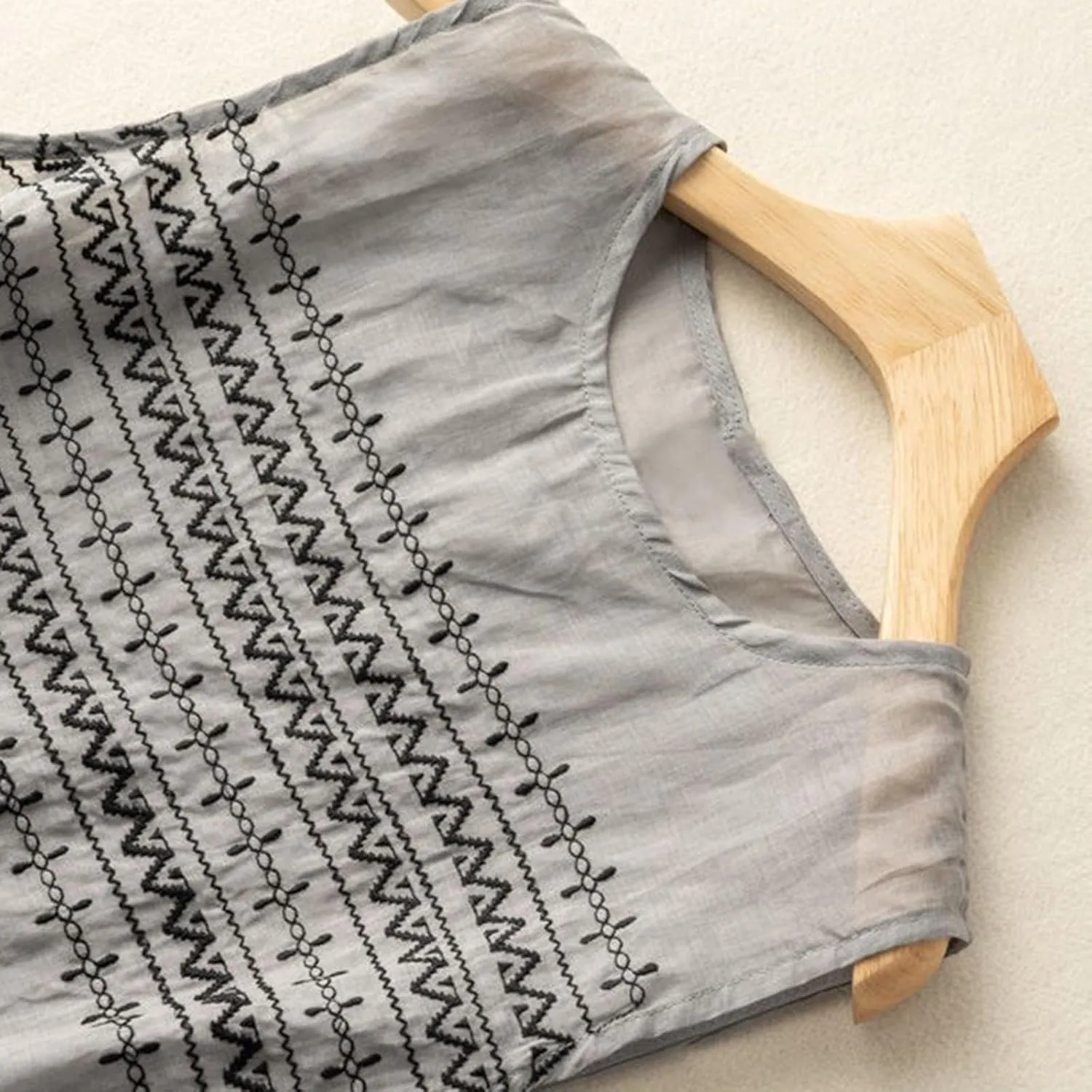 Women Cotton Linen Sleeveless Tank Tops Round Neck Gauze Shirt Casual Solid Color Loose Fit Comfy T-Shirt Blouse Vest
